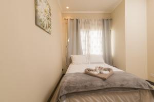 Voodi või voodid majutusasutuse Playa Flamingo, Stunning Sunset View Condominium Flamingo Towers 17 toas