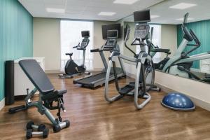 a gym with several treadmills and exercise bikes at Holiday Inn Express & Suites Oakhurst-Yosemite Park Area, an IHG Hotel in Oakhurst