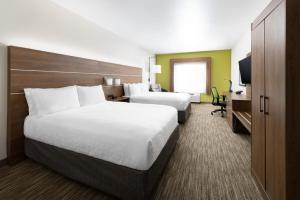 a hotel room with two beds and a television at Holiday Inn Express & Suites Oakhurst-Yosemite Park Area by IHG in Oakhurst +52 photos