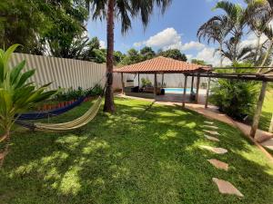 a hammock in a yard next to a pool at Pousada da Estação in Brotas