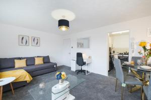 Khu vực ghế ngồi tại Lovely 2 bed Apartment with Parking in Thurrock