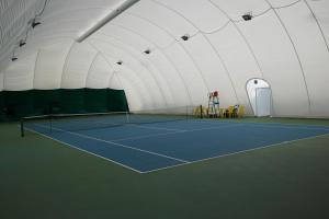 Tenis alebo squash v ubytovaní Il Poggio Agrisport alebo jeho okolí