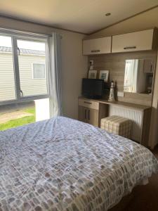 A bed or beds in a room at holidayhome-romneysands holiday park