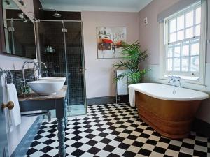 Ванная комната в The Linden Stansted