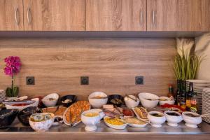 Makanan di atau berdekatan hotel