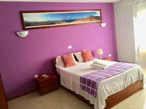 Säng eller sängar i ett rum på Laginha Beach Guest House