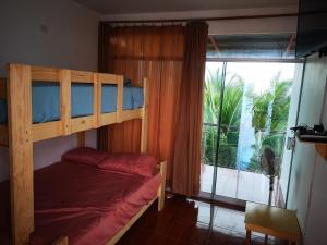 a bedroom with a bunk bed and a window at Casa de Mateo - Zorritos - Tumbes in Zorritos +31 photos