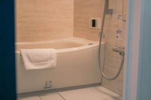 Et badeværelse på 7 Rooms Hotel & Cafe