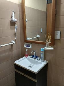 a bathroom with a sink and a mirror at Casa residencial en ubicación preferencial Dorrego in Guaymallen