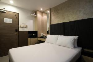 Uma cama ou camas num quarto em The Snooze Hotel at Bugis