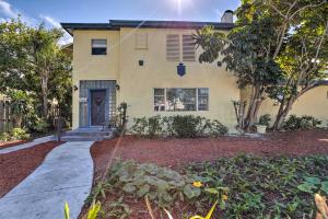 Zahrada ubytování 6 Mi to Palm Beach Studio with Pool Access!