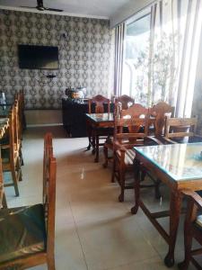 TV a/nebo společenská místnost v ubytování Hotel Ash Vale