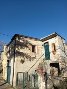 an old stone house with a green door at Rustic Remote Traditional Family Farmhouse Casa Celestina Abruzzo 49 Macchiametola in Roccamorice