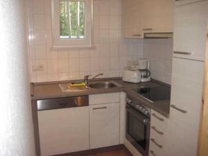 Køkken eller tekøkken på Dependance Ferienhäuser am Kastavensee