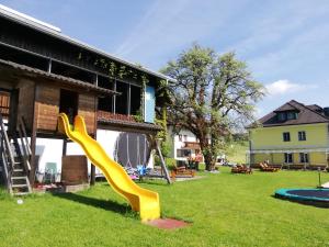 Herní místnost nebo prostor pro děti v ubytování ERLEBNISBAUERNHOF Steinerhof in Kärnten