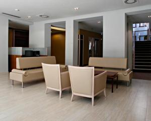 A seating area at Szent Gellért Hostel