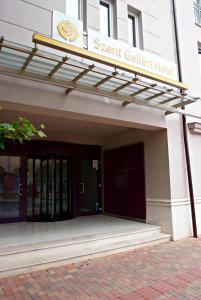 The facade or entrance of Szent Gellért Hostel