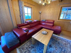 A seating area at Chalet Sodamin Alpin mit Wellness