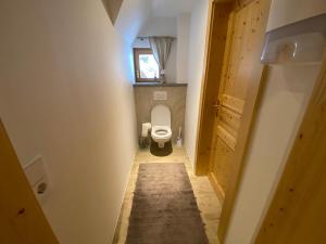 A bathroom at Chalet Sodamin Alpin mit Wellness