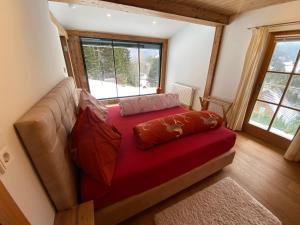 A bed or beds in a room at Chalet Sodamin Alpin mit Wellness