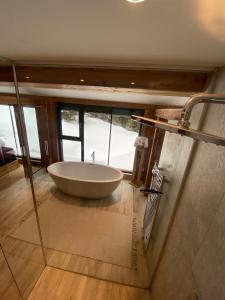 A bathroom at Chalet Sodamin Alpin mit Wellness