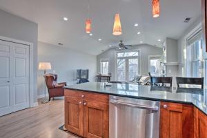 3rd-Floor Chicago Condo Walk to CTA Stations