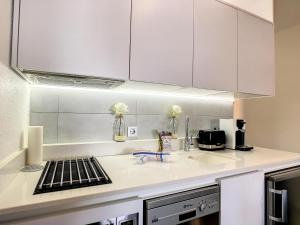 Kuchnia lub aneks kuchenny w obiekcie La Manga Jardín del Mar - 5709