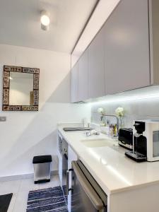 Kuchnia lub aneks kuchenny w obiekcie La Manga Jardín del Mar - 5709