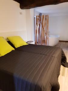 Ein Bett oder Betten in einem Zimmer der Unterkunft Appartement d'une chambre avec terrasse a Sare