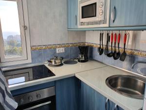 A kitchen or kitchenette at IRiS DEL MAR