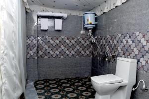 Ένα μπάνιο στο Omya Forest Camps +8 φωτογραφίες