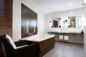 Ванная комната в Radisson Blu Hotel Kaliningrad