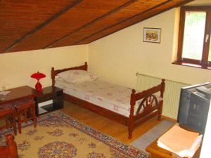 Rúm í herbergi á Amfora Rooms Caribrod