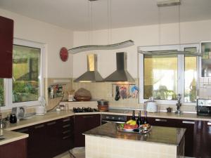 A kitchen or kitchenette at Villa Yukka