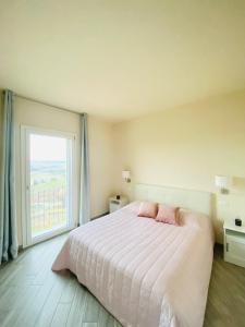 a bedroom with a large bed and a large window at Casa Bel Vedere in Peccioli