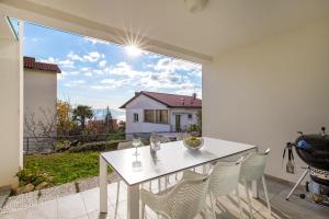 Fotografia z galérie ubytovania Apartment Lara with rooftop swimming pool v destinácii Ičići