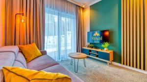 Televízia a/alebo spoločenská miestnosť v ubytovaní Apartamenty VIP Centrum - Wczasowa 17 by Royal Aparts