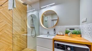 Kúpeľňa v ubytovaní Apartamenty VIP Centrum - Wczasowa 17 by Royal Aparts