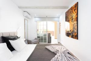 A seating area at Home2Book Palm Beach & Relax
