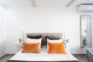 A bed or beds in a room at Home2Book Palm Beach & Relax