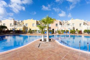 The swimming pool at or close to Home2Book Palm Beach & Relax