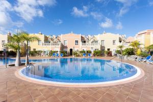 The swimming pool at or close to Home2Book Palm Beach & Relax