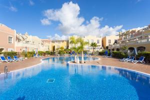 The swimming pool at or close to Home2Book Palm Beach & Relax