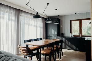 Posezení v ubytování Tylko Tu i Teraz- Sauna, Balia z jacuzzi, Bon turystyczny