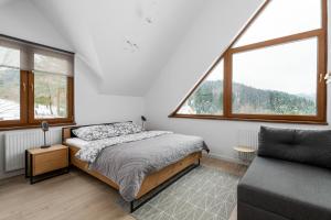 Postel nebo postele na pokoji v ubytování Tylko Tu i Teraz- Sauna, Balia z jacuzzi, Bon turystyczny