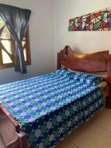 A bed or beds in a room at Casa Amarela na praia para 13 pessoas