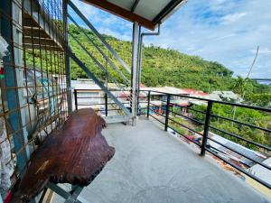 a bench on a balcony with a view of the ocean at 太麻里金崙線織屋背包房Line Weaving House B&B in Taimali