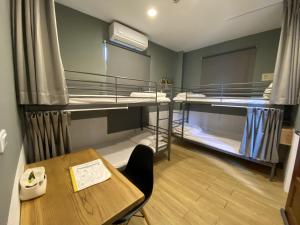 Łóżko lub łóżka w pokoju w obiekcie 太麻里金崙線織屋背包房Line Weaving House B&B