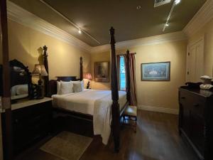 a bedroom with a large bed and a window at The Inn at Houmas House Estate in Darrow
