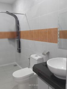 A bathroom at Tokman Inn